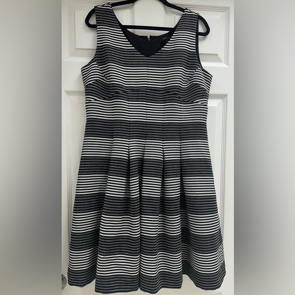 ANTONIO MELANI Sleeveless Sheath Dress Size 14 Womens Gray Striped